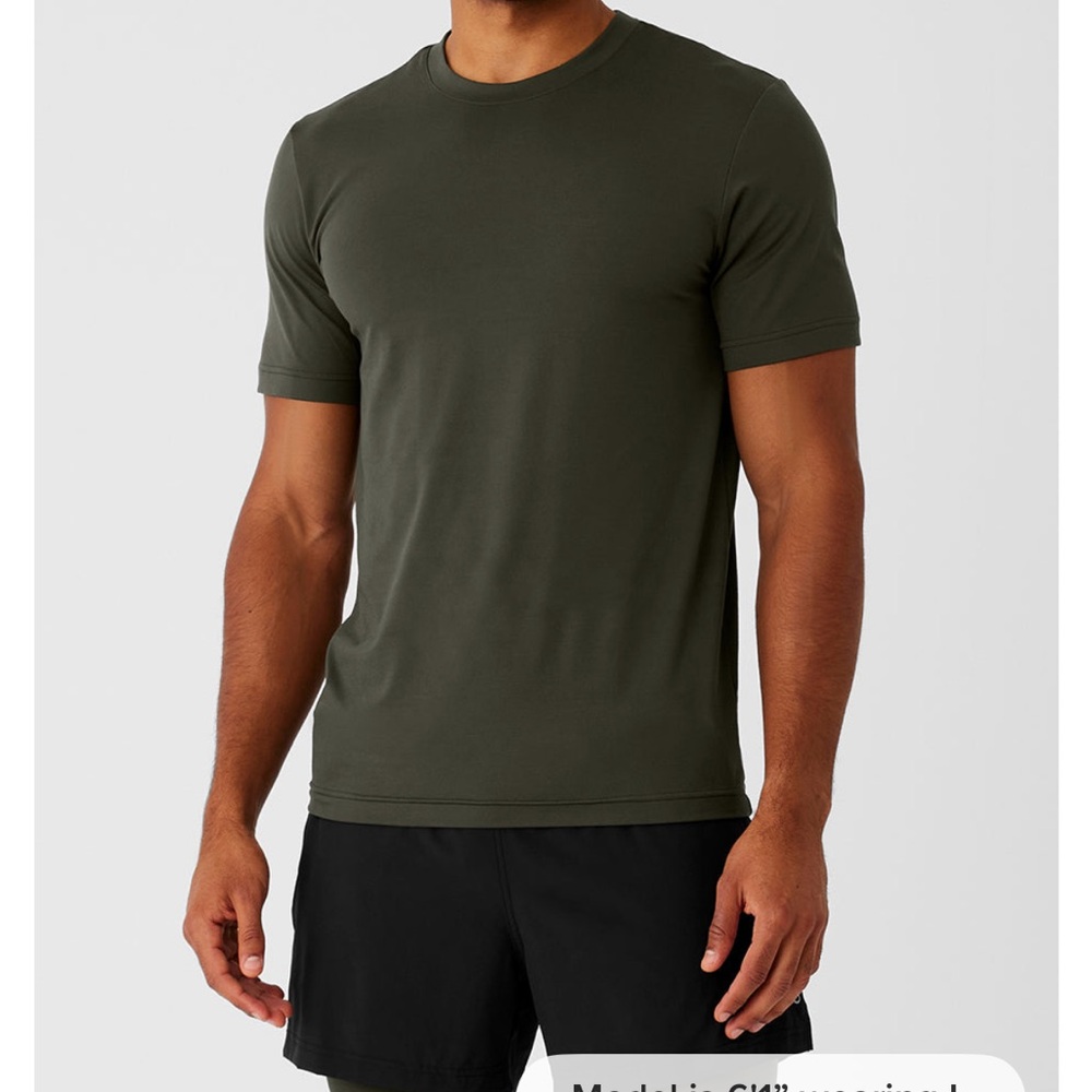 ALO Yoga Conquer Reform Crew Neck Tshirt. M. NWT. stealth Green.